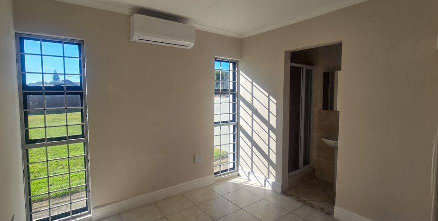 4 Bedroom Property for Sale in Paradise Beach Eastern Cape